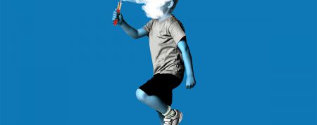 Menor vapeando
